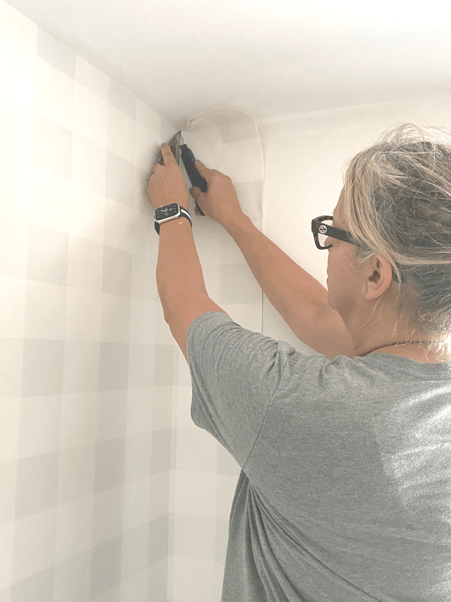 How to Hang Wallpaper: Tips You Need to Know