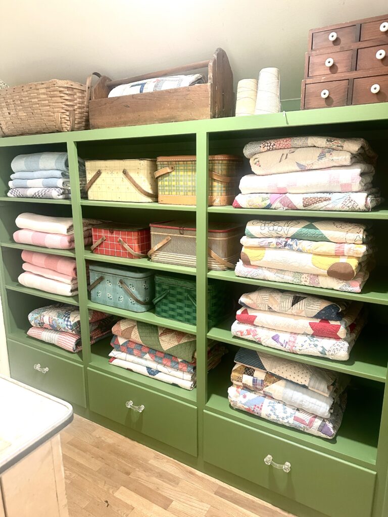 antique quilts collection and vintage blankets
