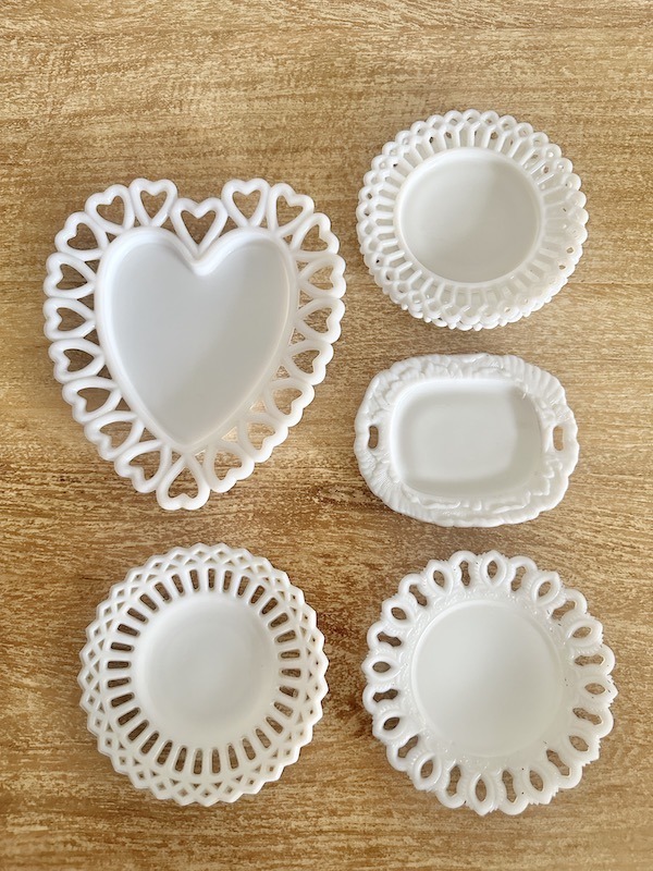 5 best ways to collect and use vintage milk glass