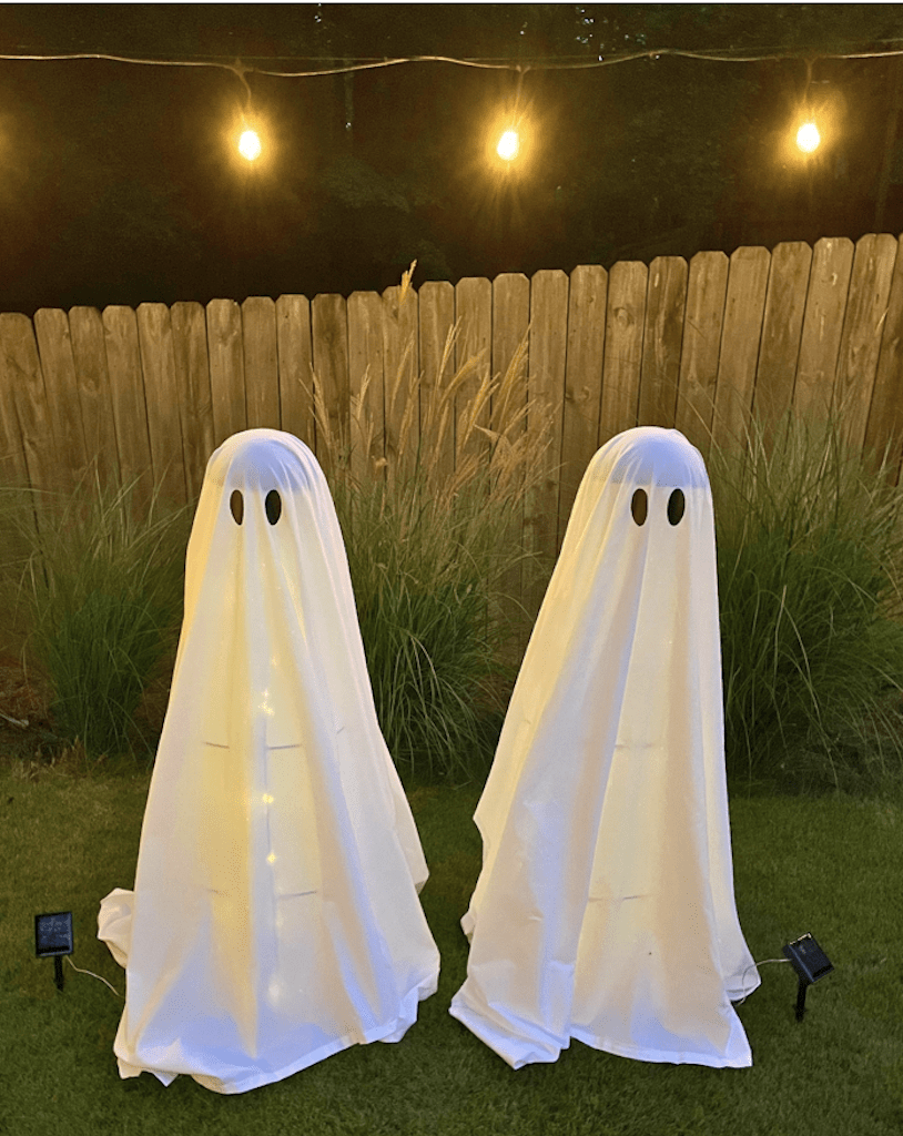 budget Halloween DIY decor tomato cage ghosts