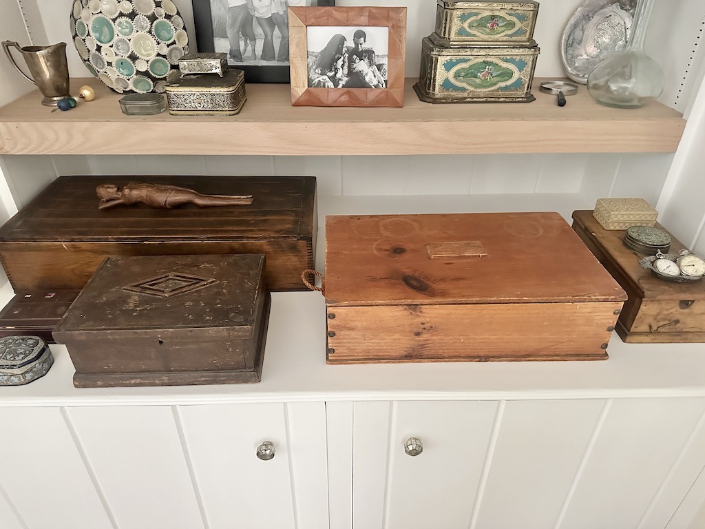 how to make old built-ins and shelves look more modern hardware update