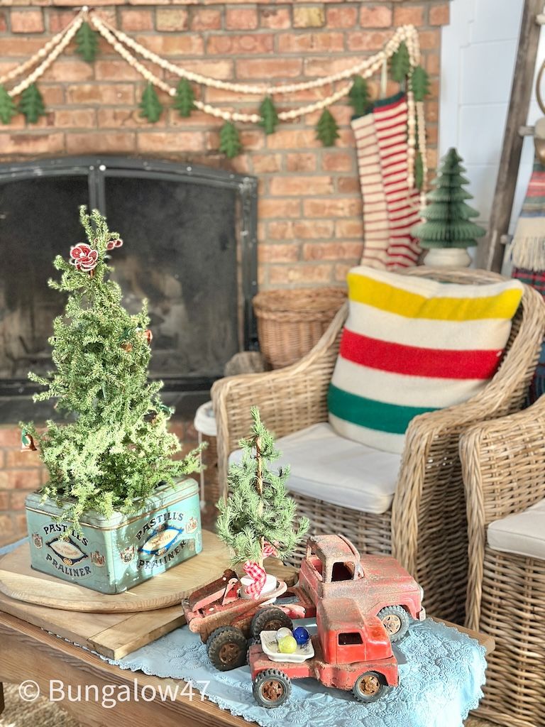 sitting area decorated for Christmas